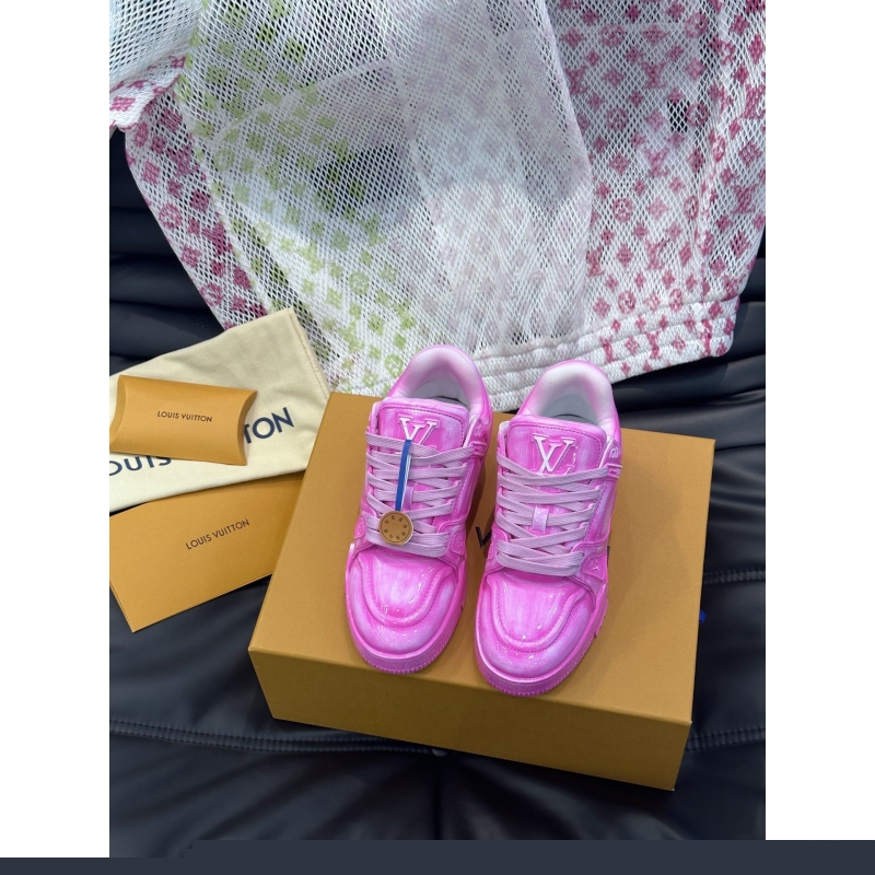 l**is V*t*n sneakers